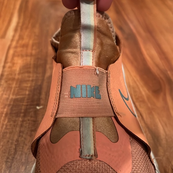 Nike tennis shoes, coral - Picture 5 of 7